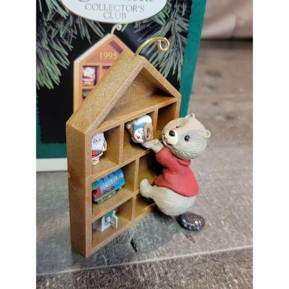Collecting memories 1995 Hallmark ornament Xmas Decor beaver - Picture 3 of 4